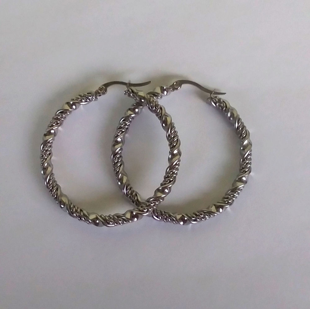 Stainless steel twist hoop earrings